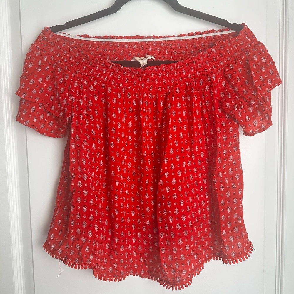 Rewind Women’s Off-The-Shoulder Red Floral Pattern Tiered Short Sleeve Blouse